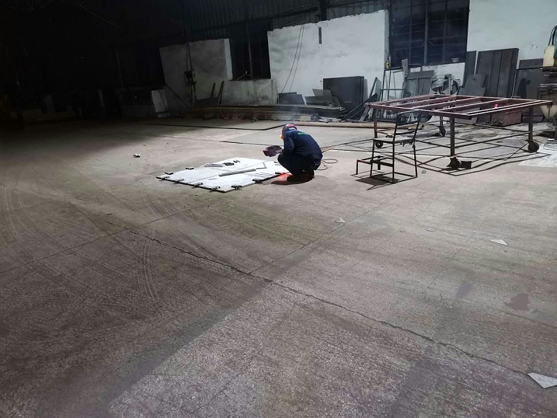 澳納森的工廠正在加班加點的工作